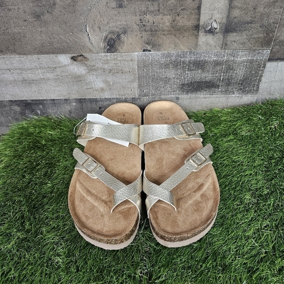 Time and Tru Sandals - Picture 5 of 7